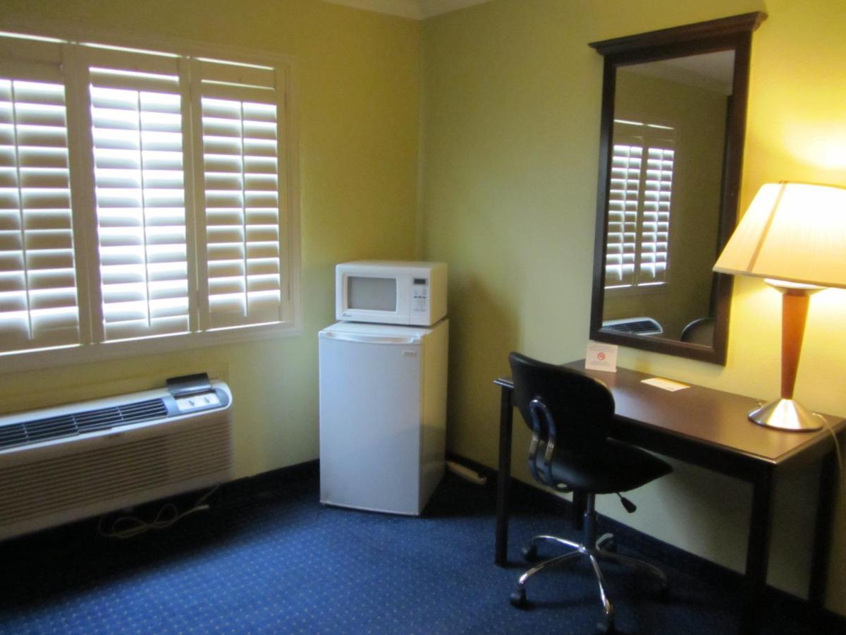 Travelodge By Wyndham Odessa Esterno foto