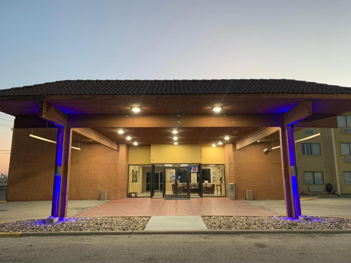 Travelodge By Wyndham Odessa Esterno foto