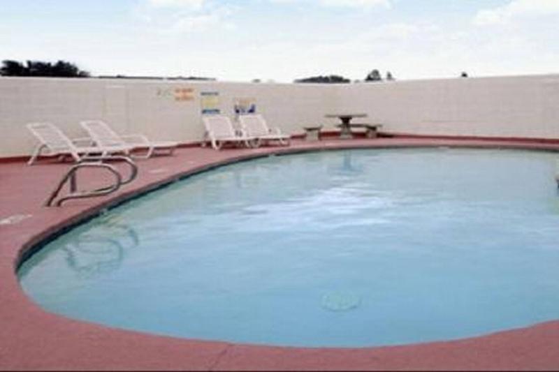 Travelodge By Wyndham Odessa Esterno foto
